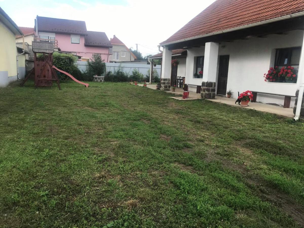 Oncsa Vendeghaz Hotell Gyöngyös Exteriör bild